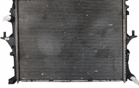 Audi Q7 4L Coolant radiator 7L6121253B