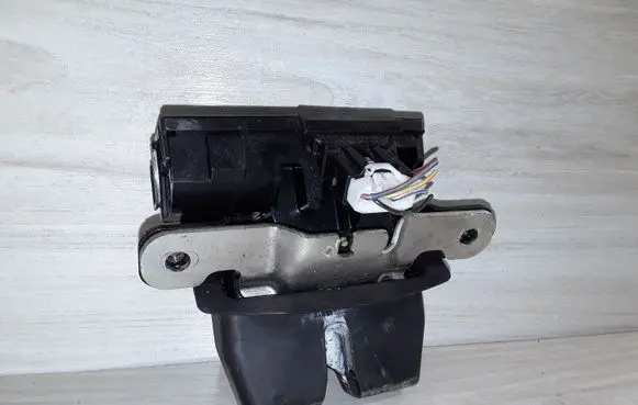 Ford Fiesta Tailgate/trunk/boot lock/catch/latch 8A61A442A66BB