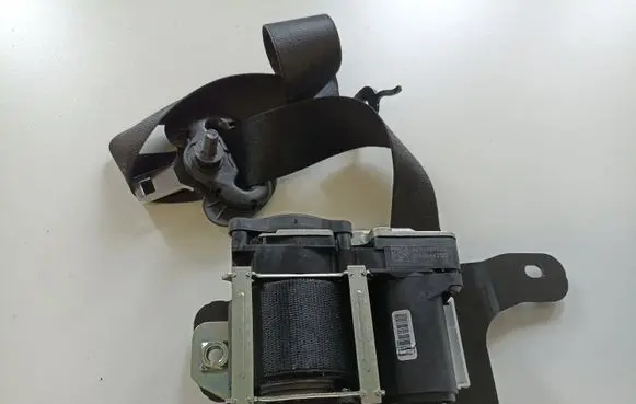 BMW 4 F32 F33 Front seatbelt 628642200 002R0000
