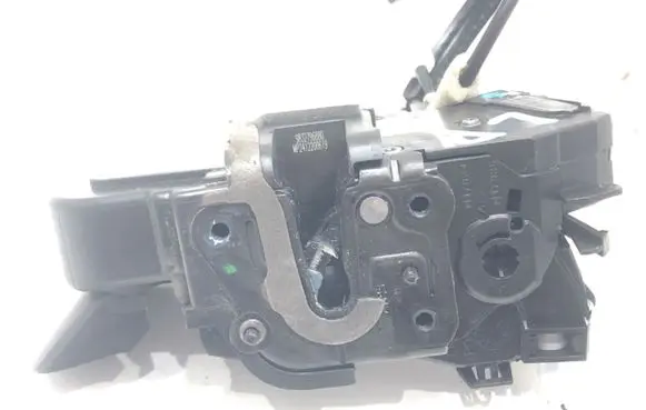 Citroen C4 III e-C4 Front door lock 9832796880