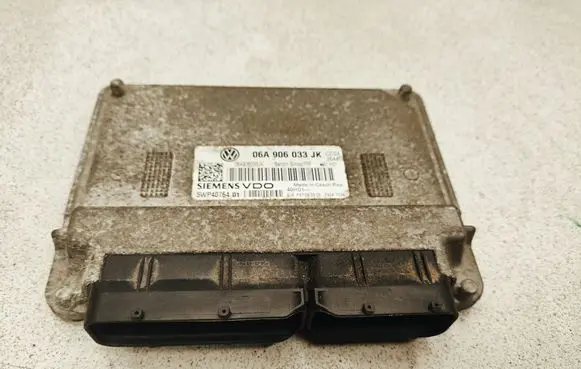 Volkswagen Golf VI Engine control unit/module 06A906033JK 5WP4076401