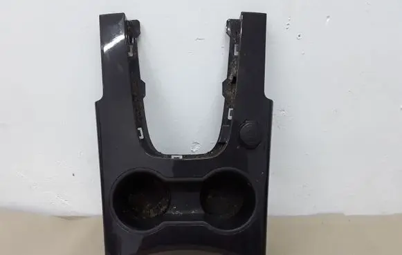 Cup holder front