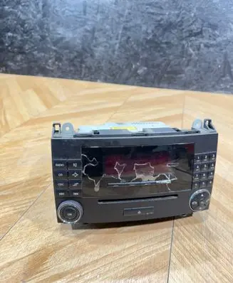 Mercedes-Benz B W245 Radio/CD/DVD/GPS head unit A1698206189 MF2750 021165