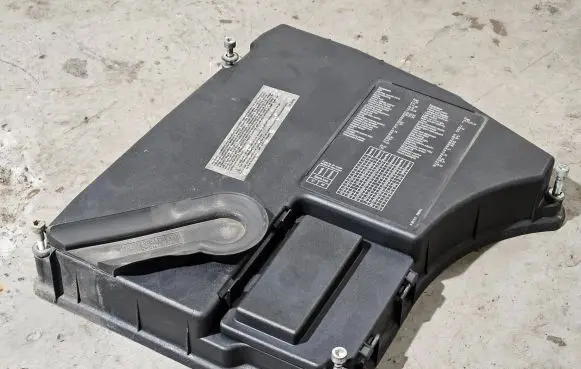 BMW 7 E38 Fuse box cover 12901747665