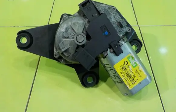 Chrysler Grand Voyager V Rear window wiper motor 95779G UP57