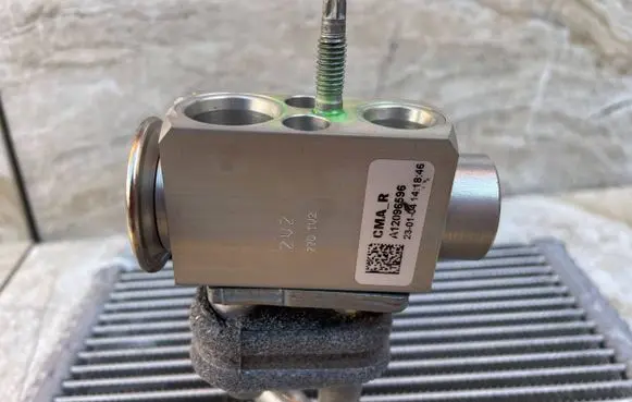 Volvo C40 Air conditioning (A/C) expansion valve 2D324595 PLDX1T161P1A02 324595