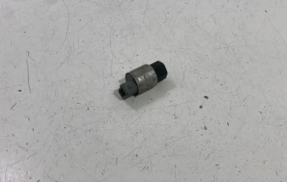 Audi A4 S4 B5 8D Air conditioning (A/C) pressure sensor 8A0959483