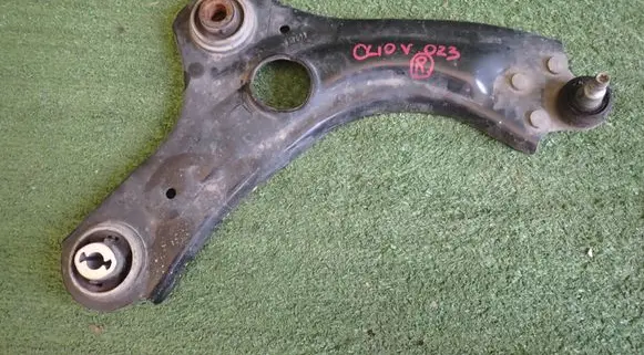 Renault Clio V Front lower control arm/wishbone 