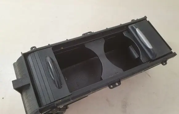 Cup holder front