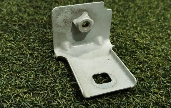 Fender mounting bracket