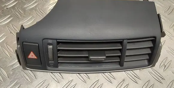 Toyota Verso Dash center air vent grill 556700F030
