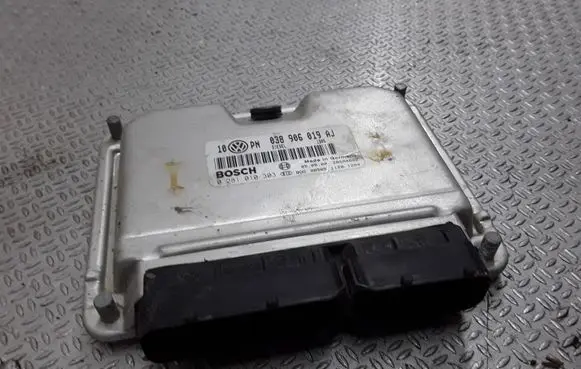 Volkswagen PASSAT B5 Engine control unit/module 038906019AJ 0281010303