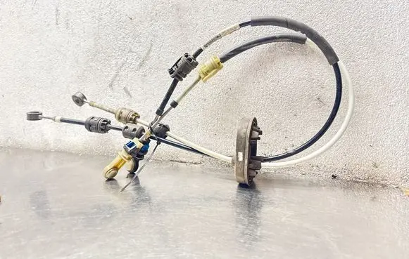 Opel Insignia A Gear shift cable linkage 55560992