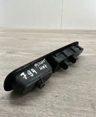 Peugeot 407 Electric window control switch 53269700 53269704 326970475