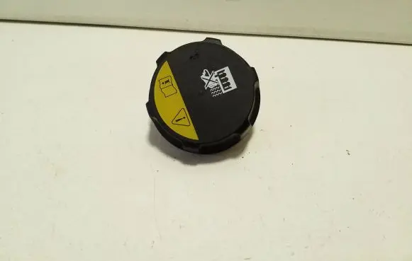 Volvo XC40 Coolant expansion tank/reservoir cap 32222123