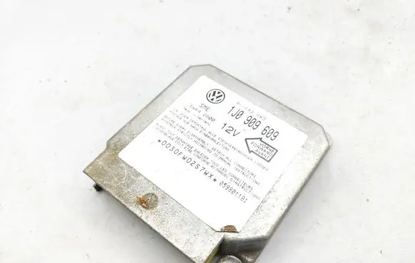 Volkswagen Golf IV Airbag control unit/module 1J0909609