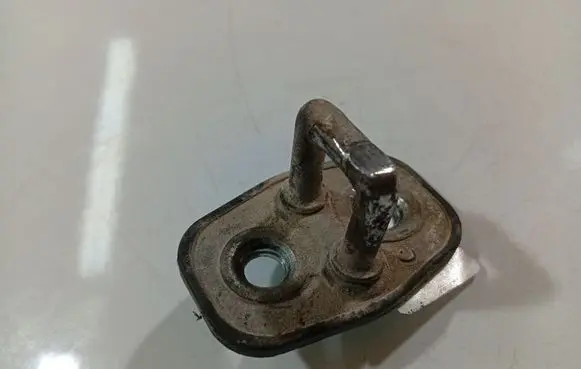 Chevrolet Captiva Front door lock loop/hook striker 9655466380