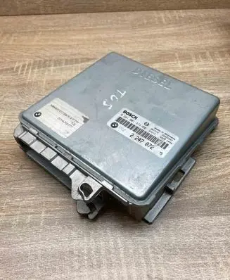 BMW 5 E39 Engine control unit/module ECU 2247072 0281001373