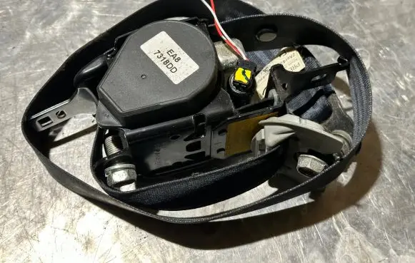 Citroen C-Crosser Front seatbelt EA87318DD