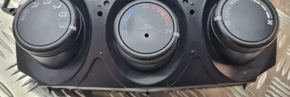 Mazda 2 Climate control unit DF7361190G