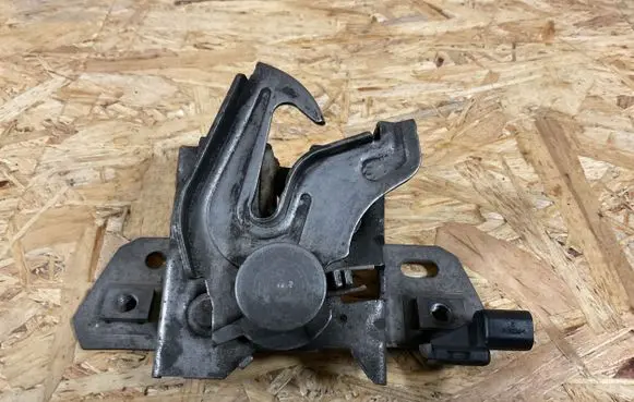 Volvo V50 Engine bonnet/hood lock/catch 30716529 30716530