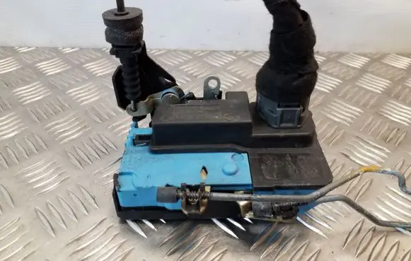 Volvo V70 Front door lock