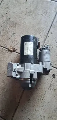 BMW 5 G30 G31 Starter motor 8589891 0001148511