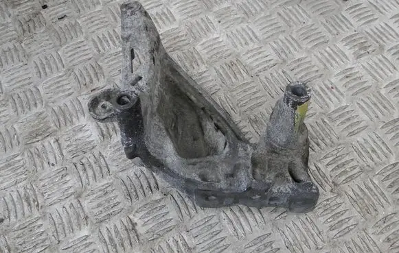 Volkswagen Transporter - Caravelle T6 Generator/alternator bracket