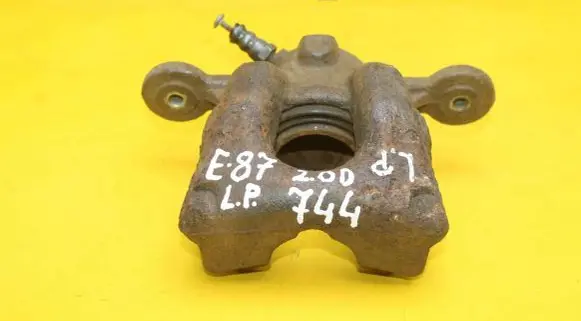 BMW 1 E81 E87 Front brake caliper N47D20C