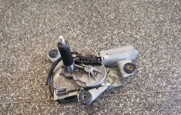 Mitsubishi Carisma Rear window wiper motor 0390206517