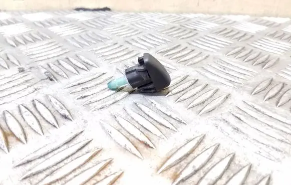 Windshield washer spray nozzle