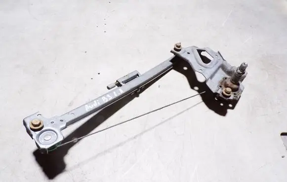 Rear door manual window regulator