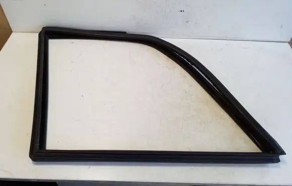 Iveco Daily 6th gen Rubber seal front coupe door window 
