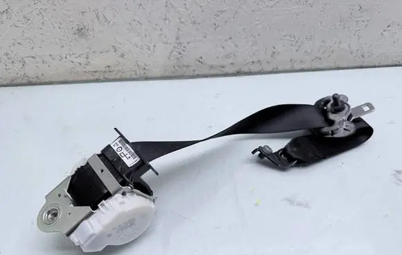 BMW 1 F20 F21 Front seatbelt 7243308