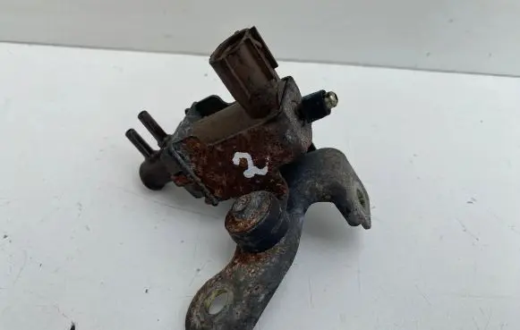 Toyota Avensis T220 Turbo solenoid valve 2581927010
