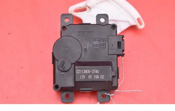 Suzuki Grand Vitara II Air flap motor/actuator CZ1138003740