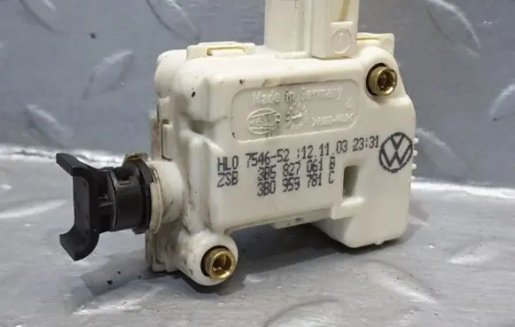 Fuel tank cap lock motor