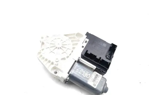 Volkswagen PASSAT CC Front door window regulator motor 3C8959702 3C0959792C 3C8837461J