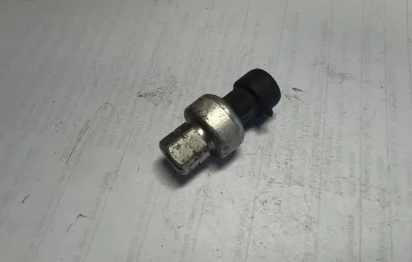 Opel Astra J Air conditioning (A/C) pressure sensor 13502759 2312BMX1