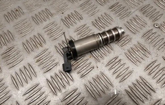 BMW 5 F10 F11 Camshaft vanos timing valve 8605123