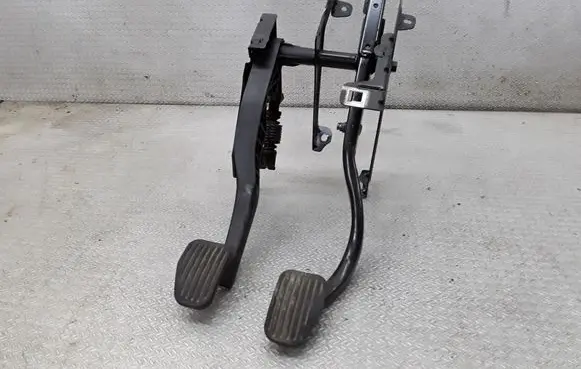 Volvo XC70 Pedal assembly 