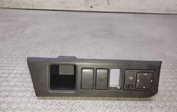 Nissan Note (E11) Wing mirror switch
