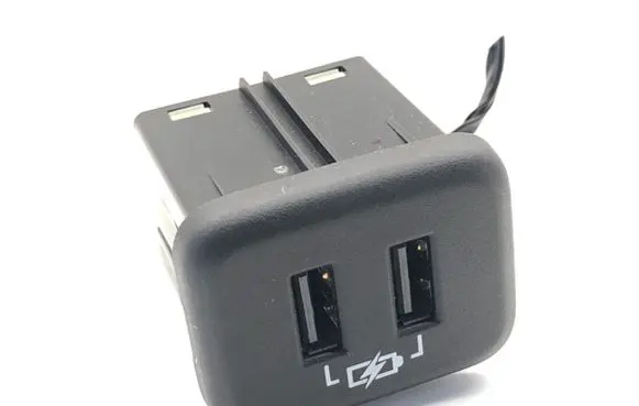 Opel Insignia B USB socket connector 13598459