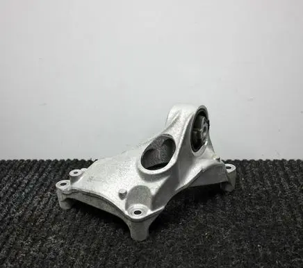 Engine mounting bracket