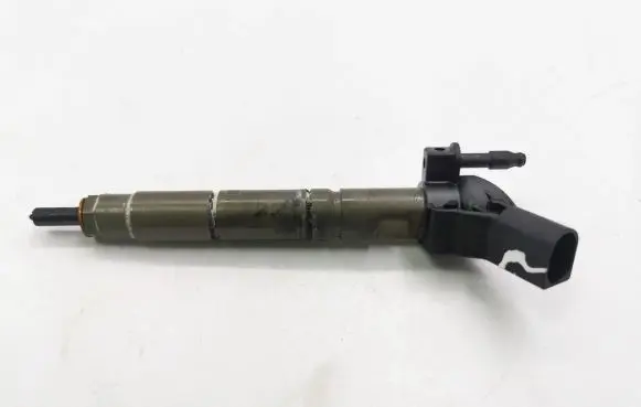 Chrysler 300 - 300C Fuel injector A6420700587 0445115027