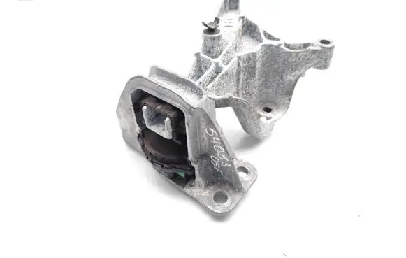 Nissan Juke II F16 Engine mount bracket