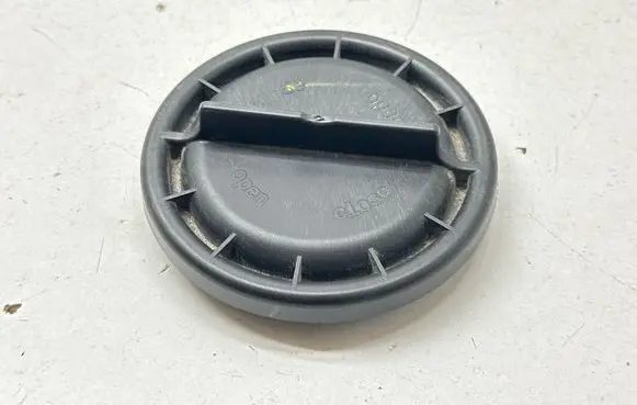 Chrysler Pacifica Headlight/headlamp dust cover 1305219122