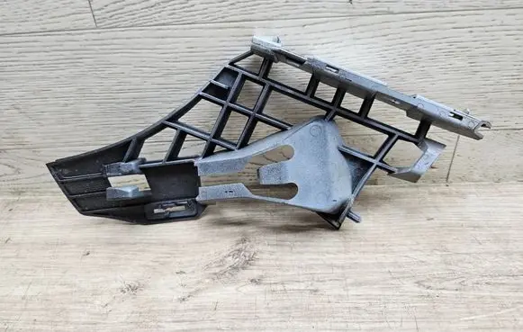Mercedes-Benz A W176 Front bumper mounting bracket A1768851621