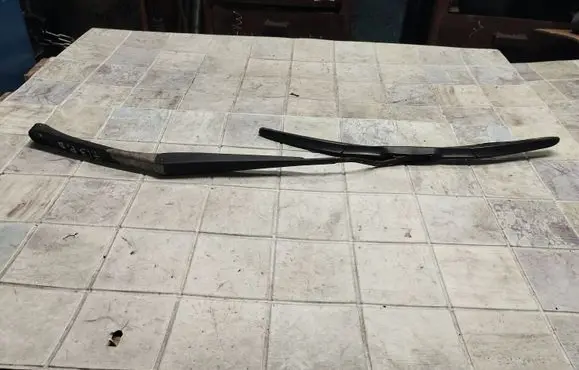 Subaru Forester SF Windshield/front glass wiper blade 35655LA