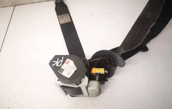 Volkswagen Golf V Front seatbelt 1K4857705S